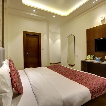 Hotel Kashish Plaza - 5 Mins From Metro Station เดลี ภายนอก รูปภาพ