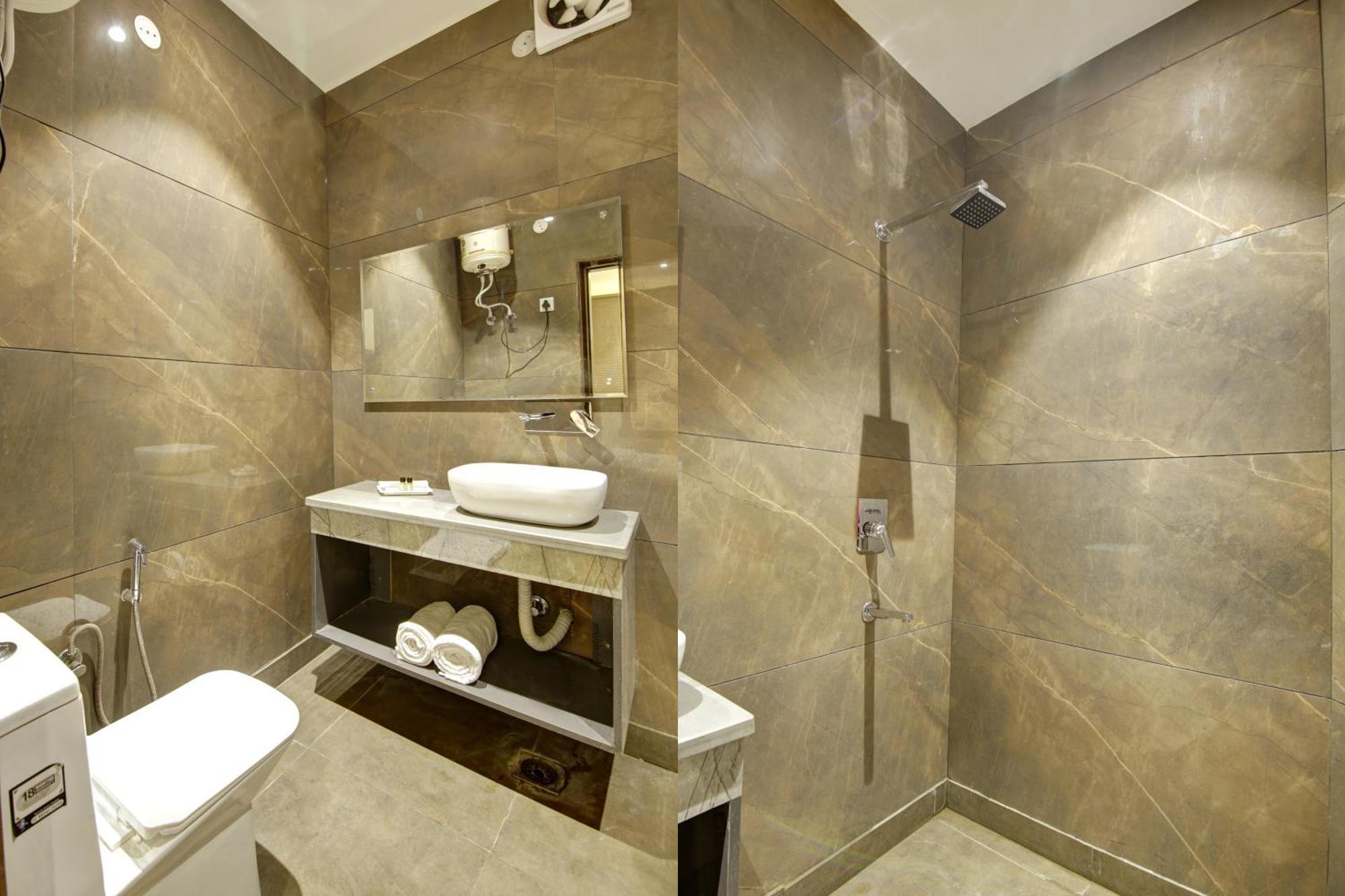 Hotel Kashish Plaza - 5 Mins From Metro Station เดลี ภายนอก รูปภาพ