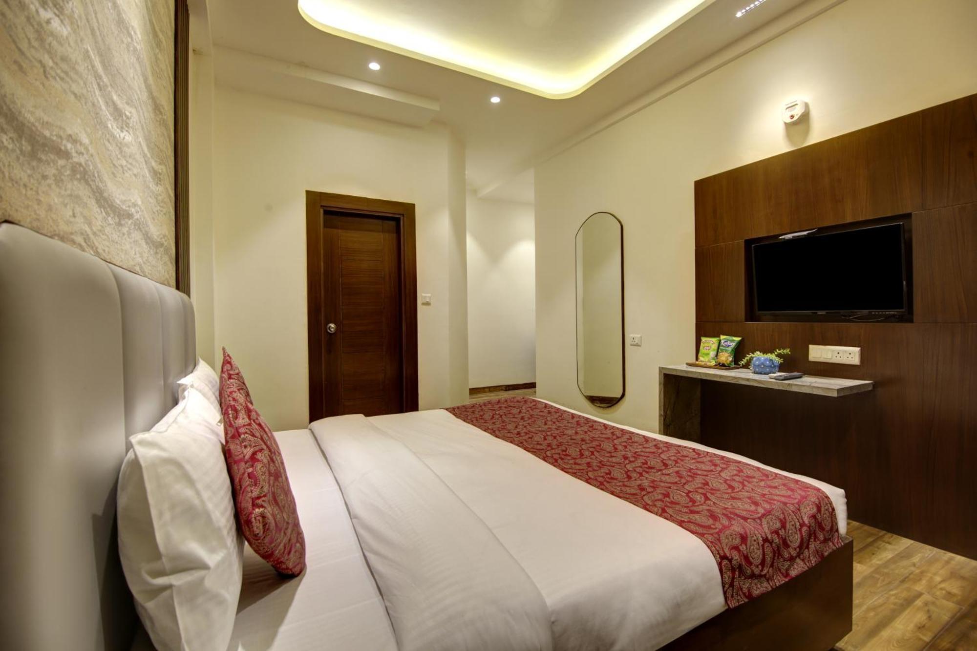 Hotel Kashish Plaza - 5 Mins From Metro Station เดลี ภายนอก รูปภาพ