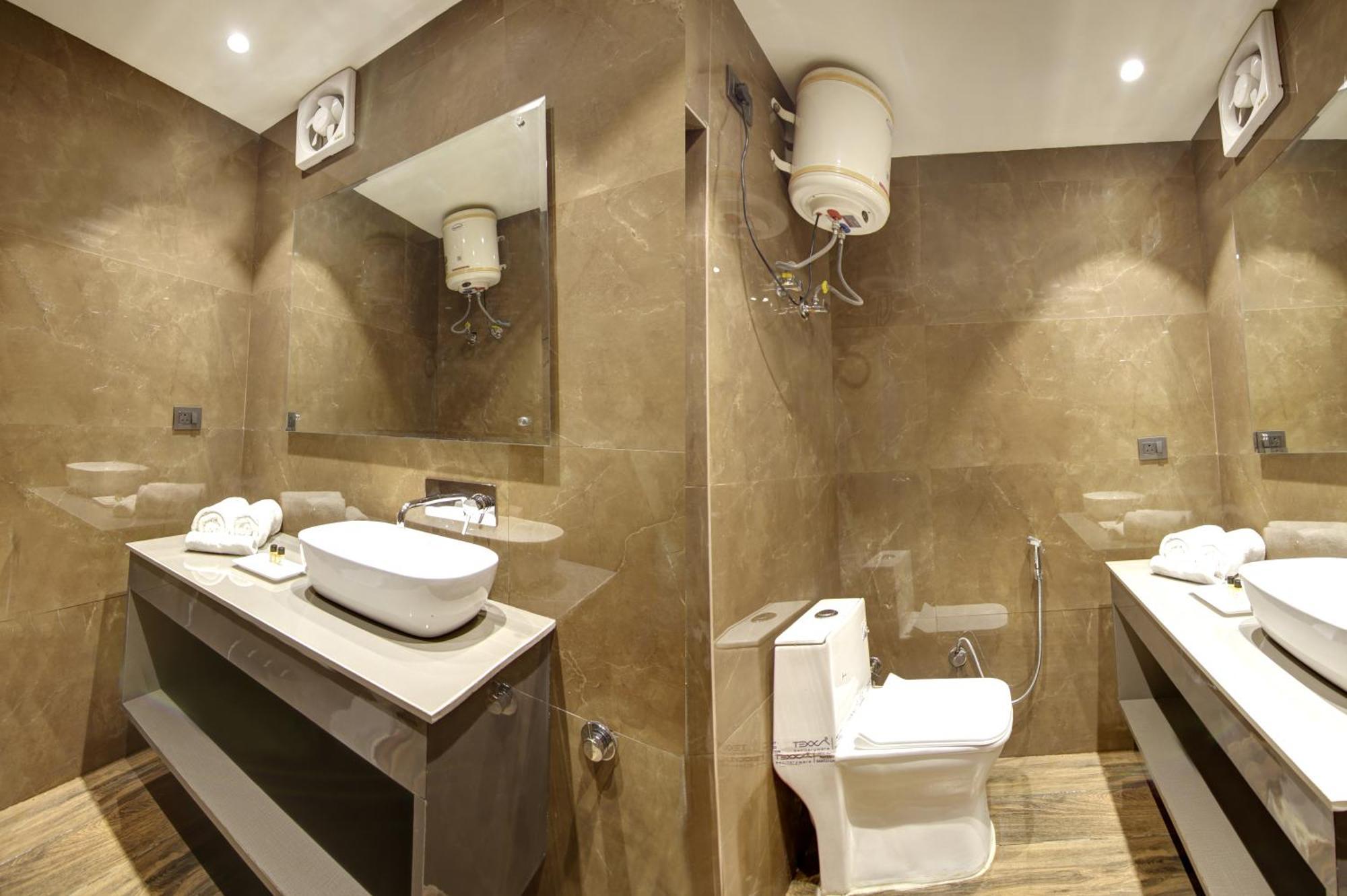 Hotel Kashish Plaza - 5 Mins From Metro Station เดลี ภายนอก รูปภาพ