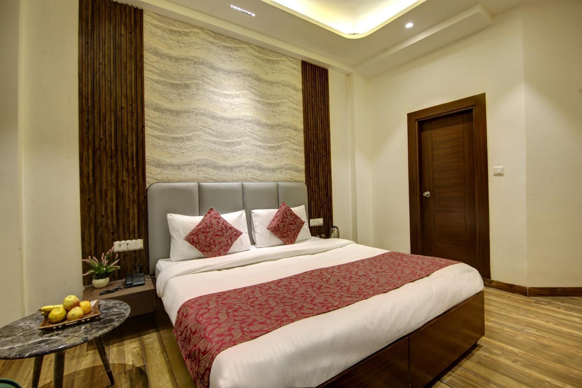 Hotel Kashish Plaza - 5 Mins From Metro Station เดลี ภายนอก รูปภาพ