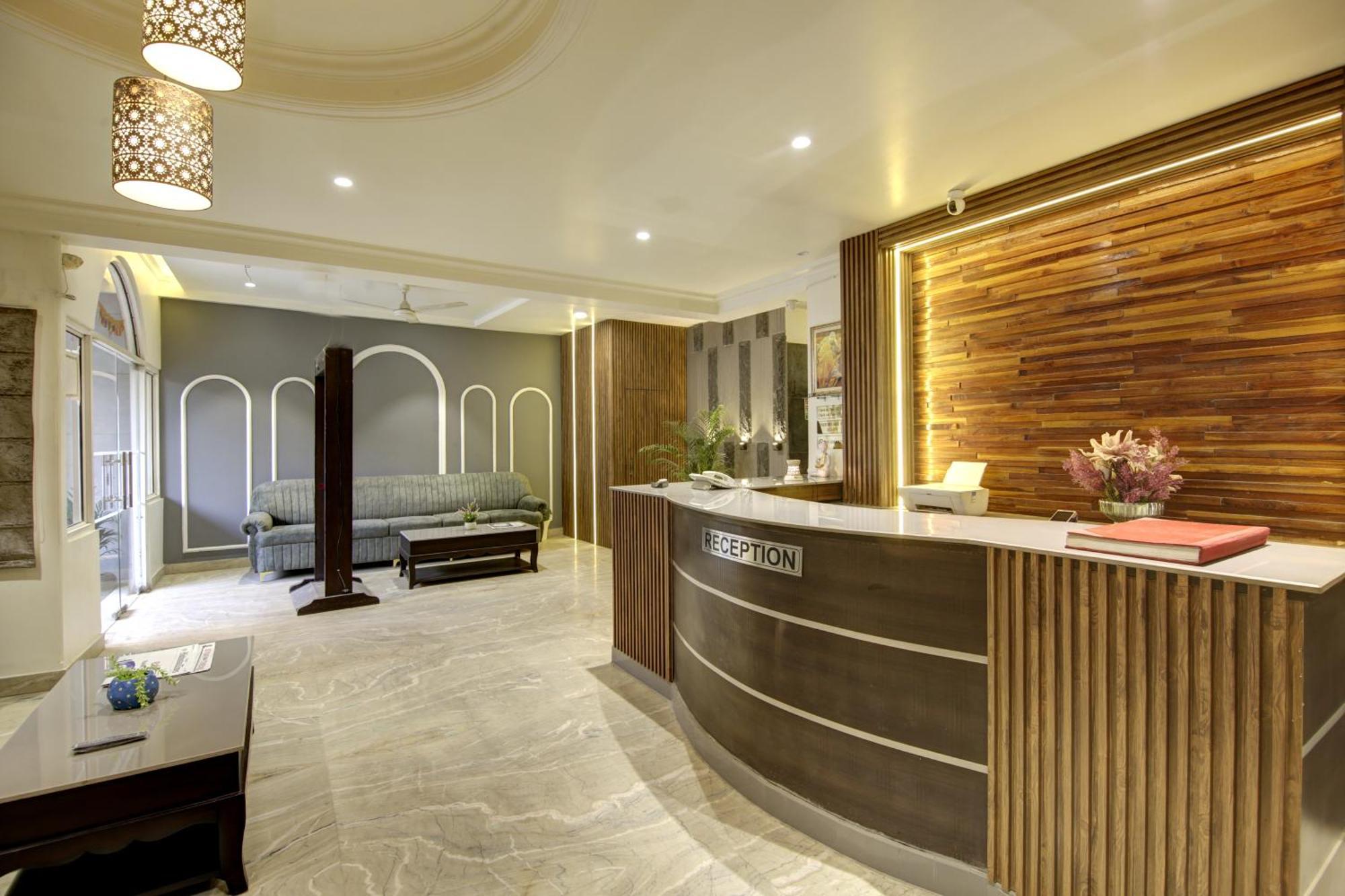 Hotel Kashish Plaza - 5 Mins From Metro Station เดลี ภายนอก รูปภาพ