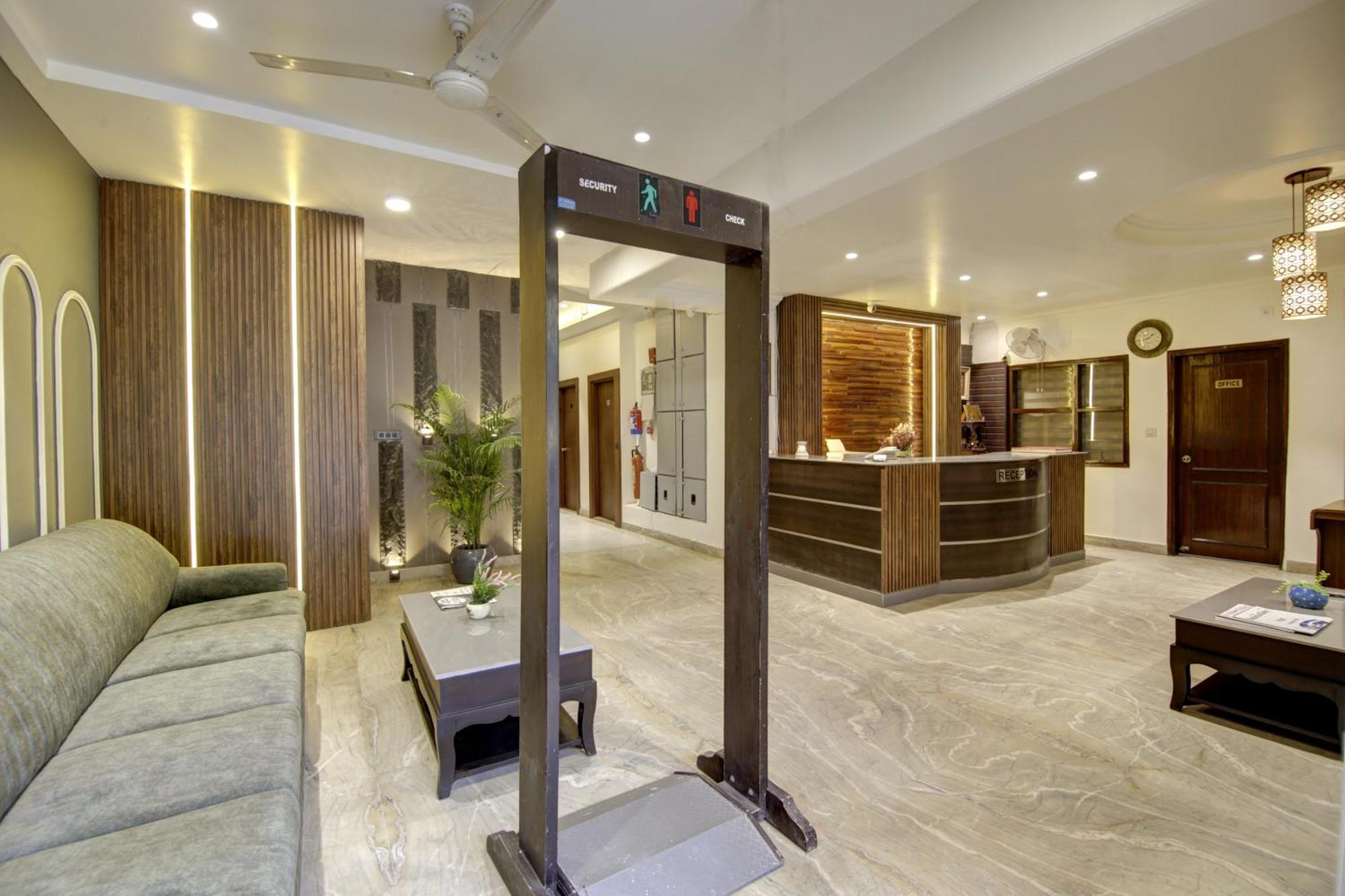 Hotel Kashish Plaza - 5 Mins From Metro Station เดลี ภายนอก รูปภาพ