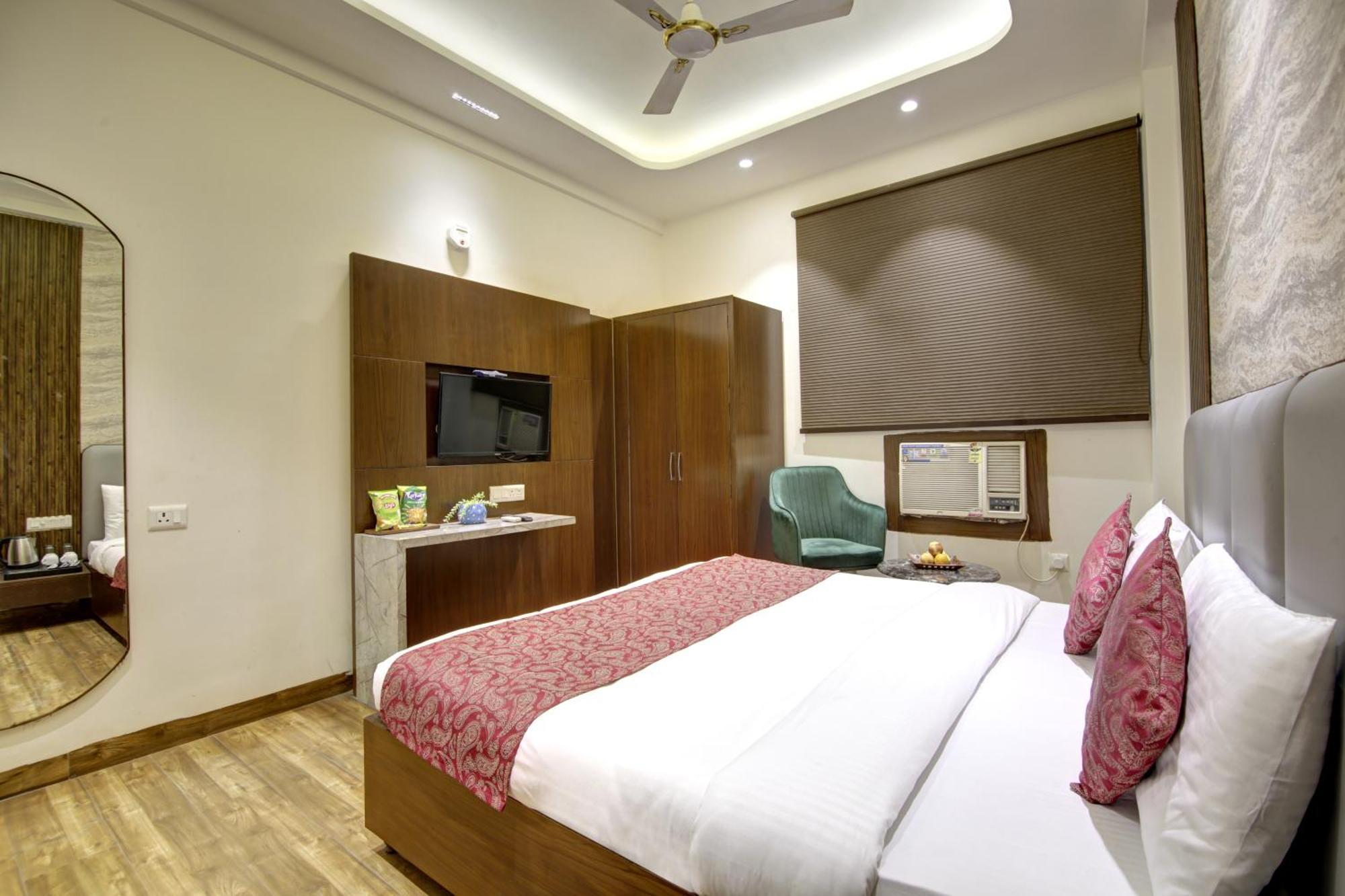 Hotel Kashish Plaza - 5 Mins From Metro Station เดลี ภายนอก รูปภาพ