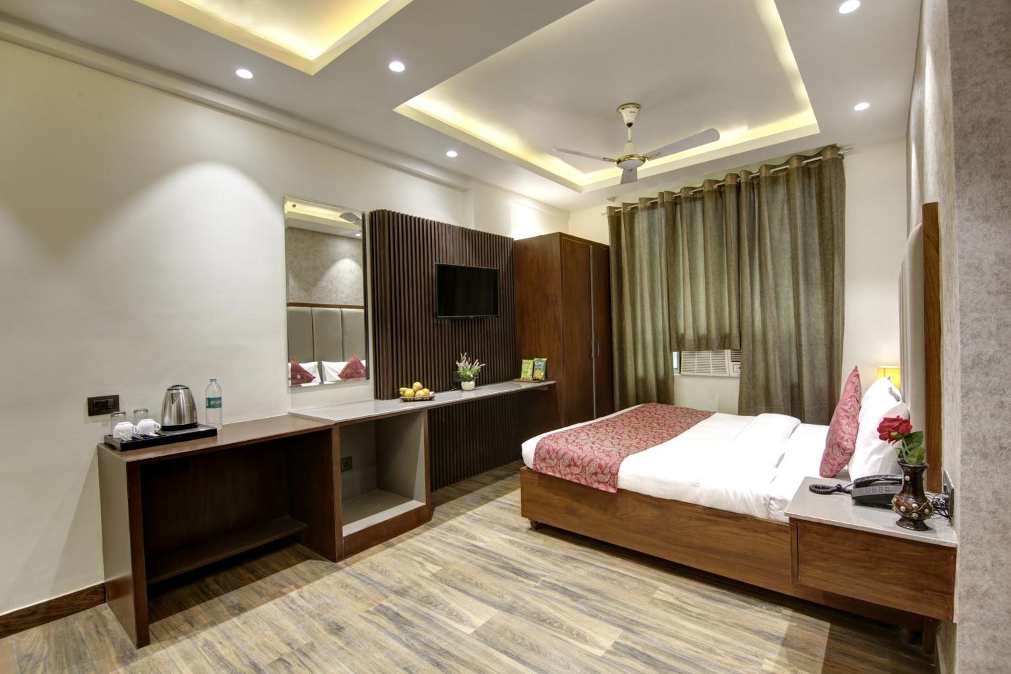 Hotel Kashish Plaza - 5 Mins From Metro Station เดลี ภายนอก รูปภาพ