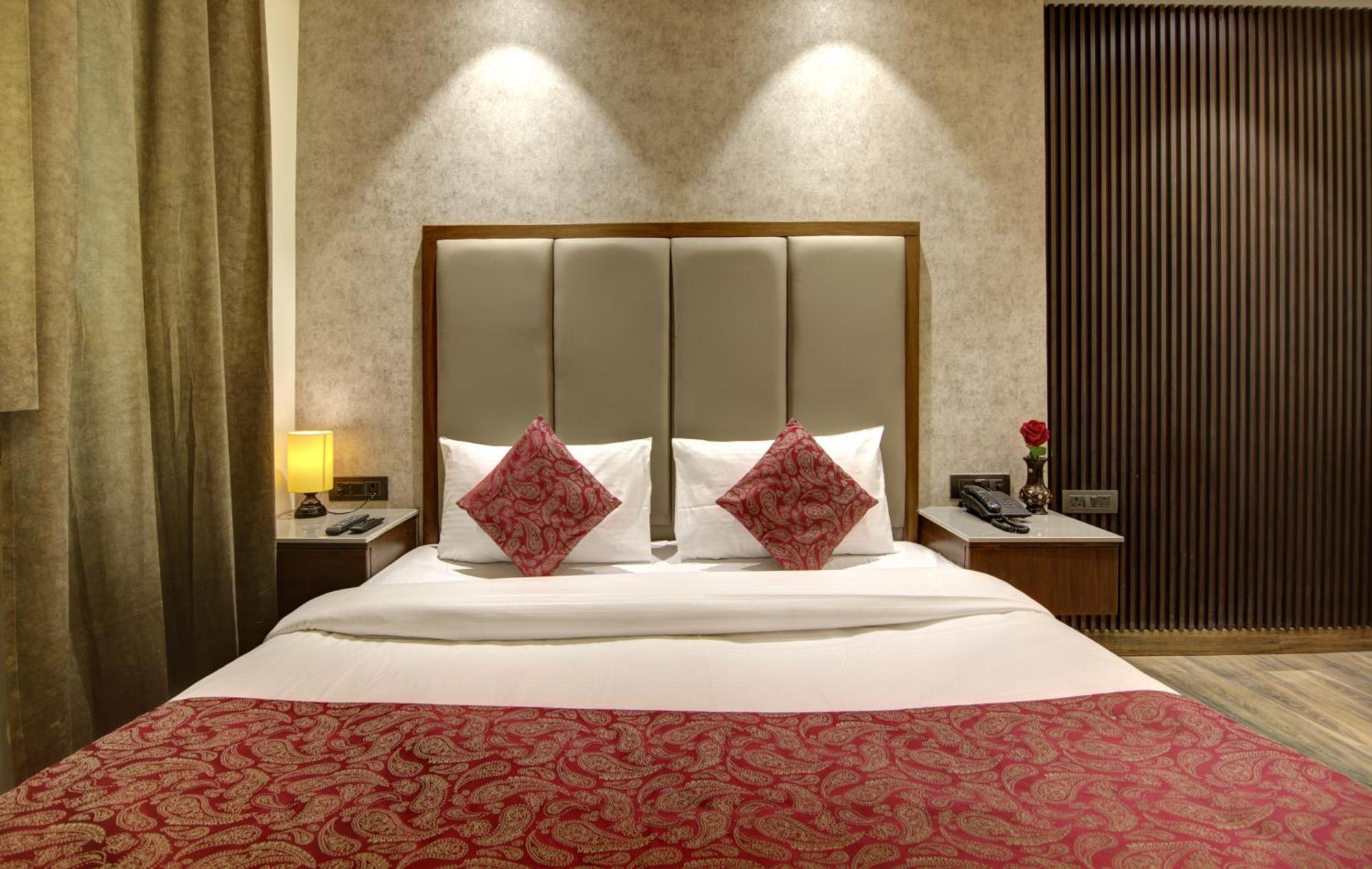 Hotel Kashish Plaza - 5 Mins From Metro Station เดลี ภายนอก รูปภาพ