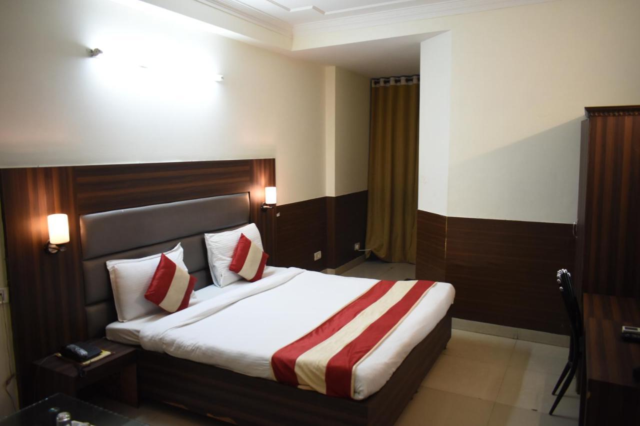 Hotel Kashish Plaza - 5 Mins From Metro Station เดลี ภายนอก รูปภาพ