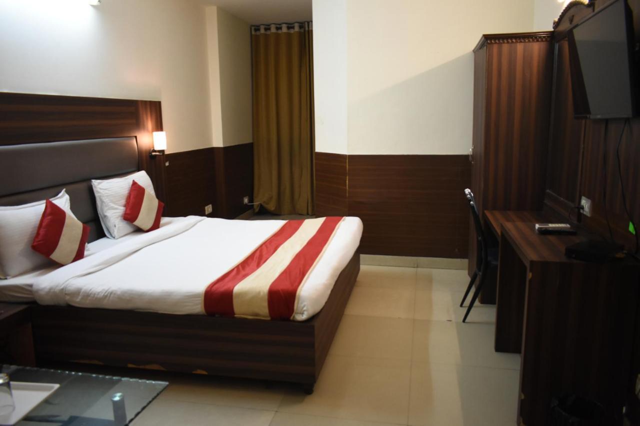 Hotel Kashish Plaza - 5 Mins From Metro Station เดลี ภายนอก รูปภาพ