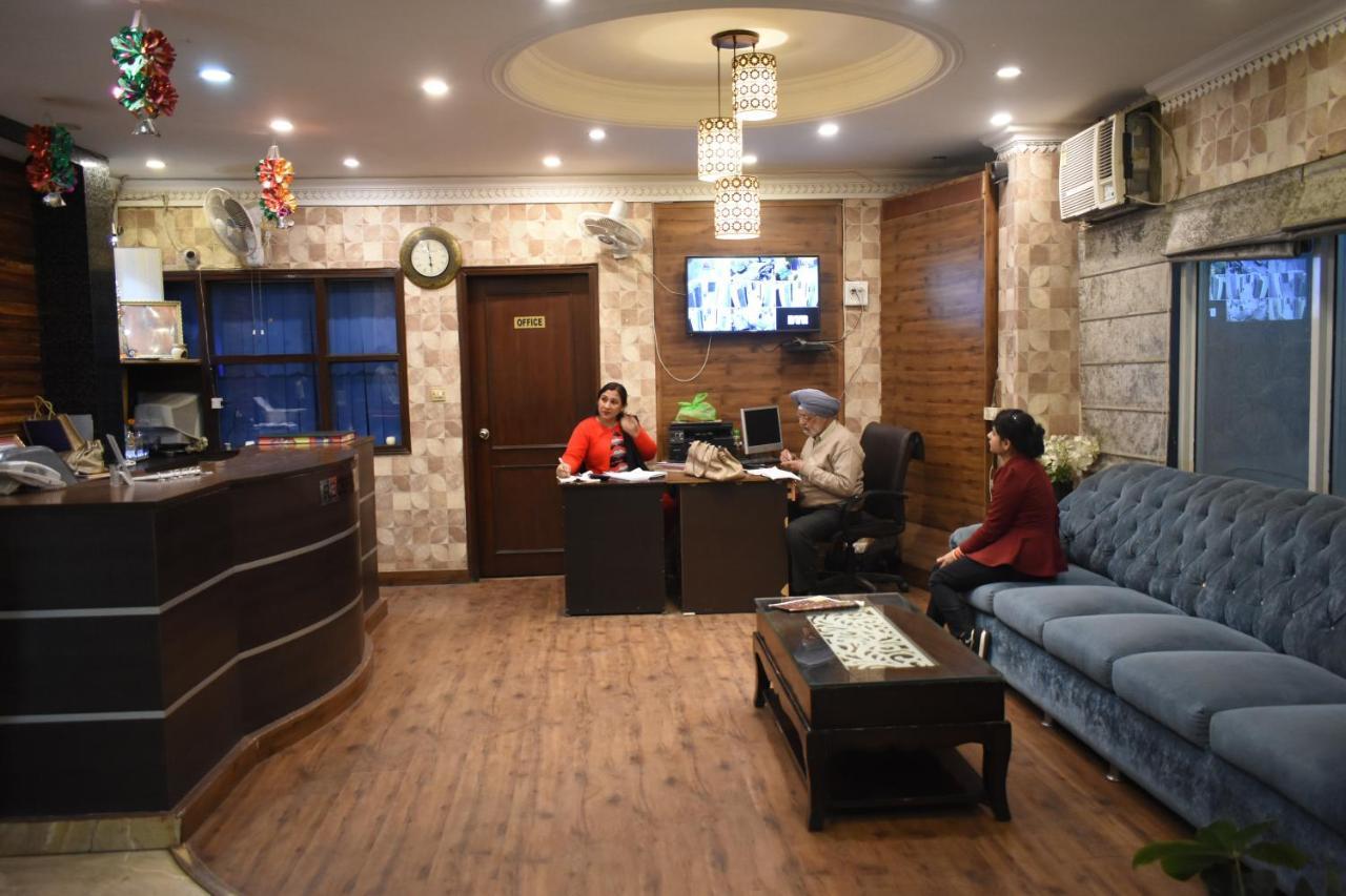 Hotel Kashish Plaza - 5 Mins From Metro Station เดลี ภายนอก รูปภาพ