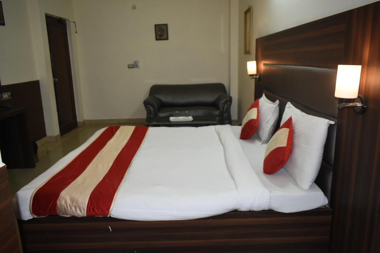 Hotel Kashish Plaza - 5 Mins From Metro Station เดลี ภายนอก รูปภาพ