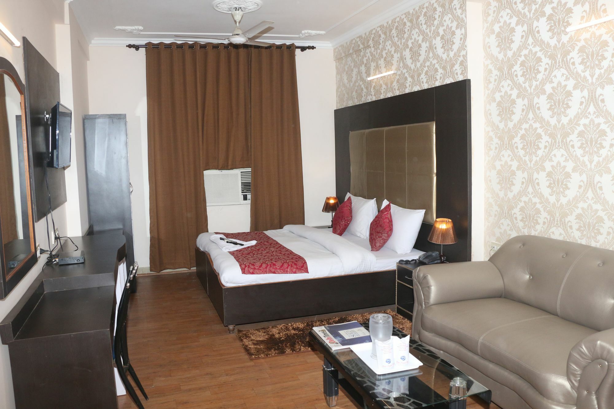 Hotel Kashish Plaza - 5 Mins From Metro Station เดลี ภายนอก รูปภาพ